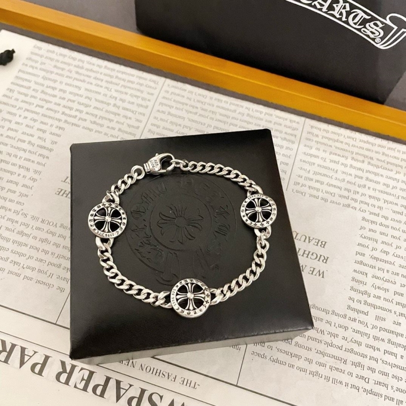 Ch**me He**ts necklaces